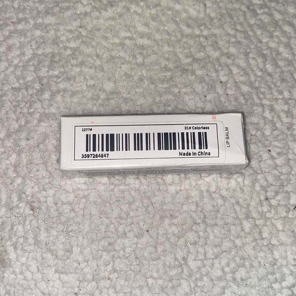 Colorless Peach Flavored Moisturizing Lip Balm - Picture 6 of 6